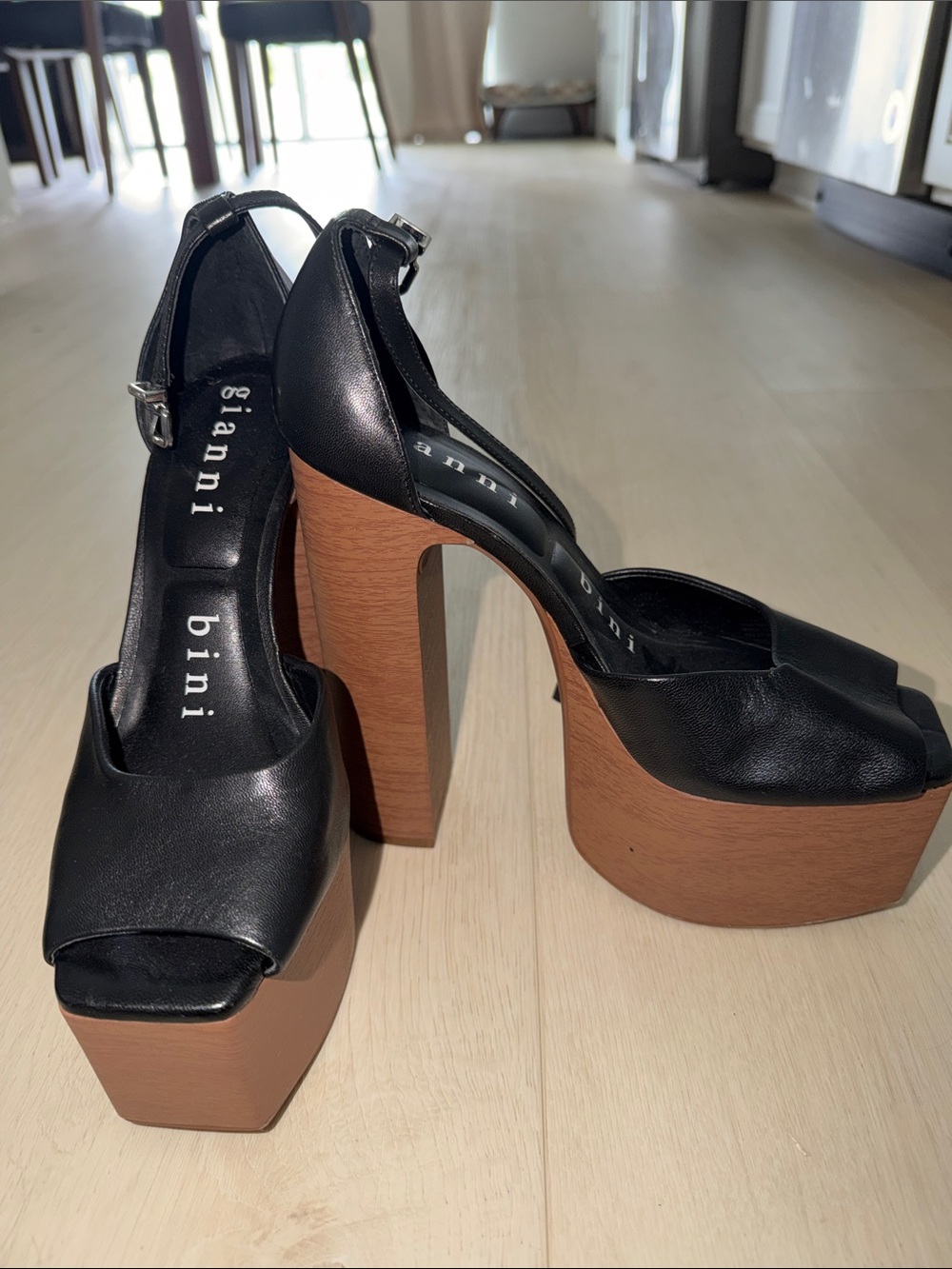 Gianni Bini Black Leather Platform Sandals with Brown Wood-Look Heel